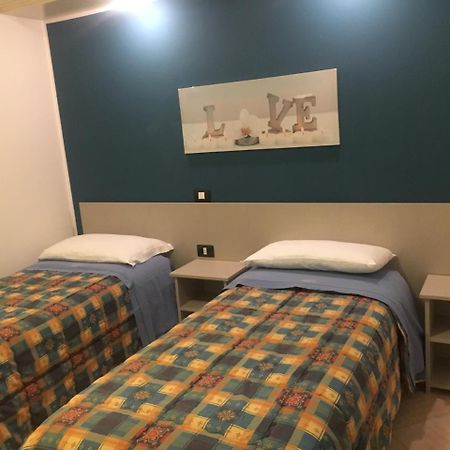 ポッツァッロ Mediterraneo Bed & Breakfast エクステリア 写真