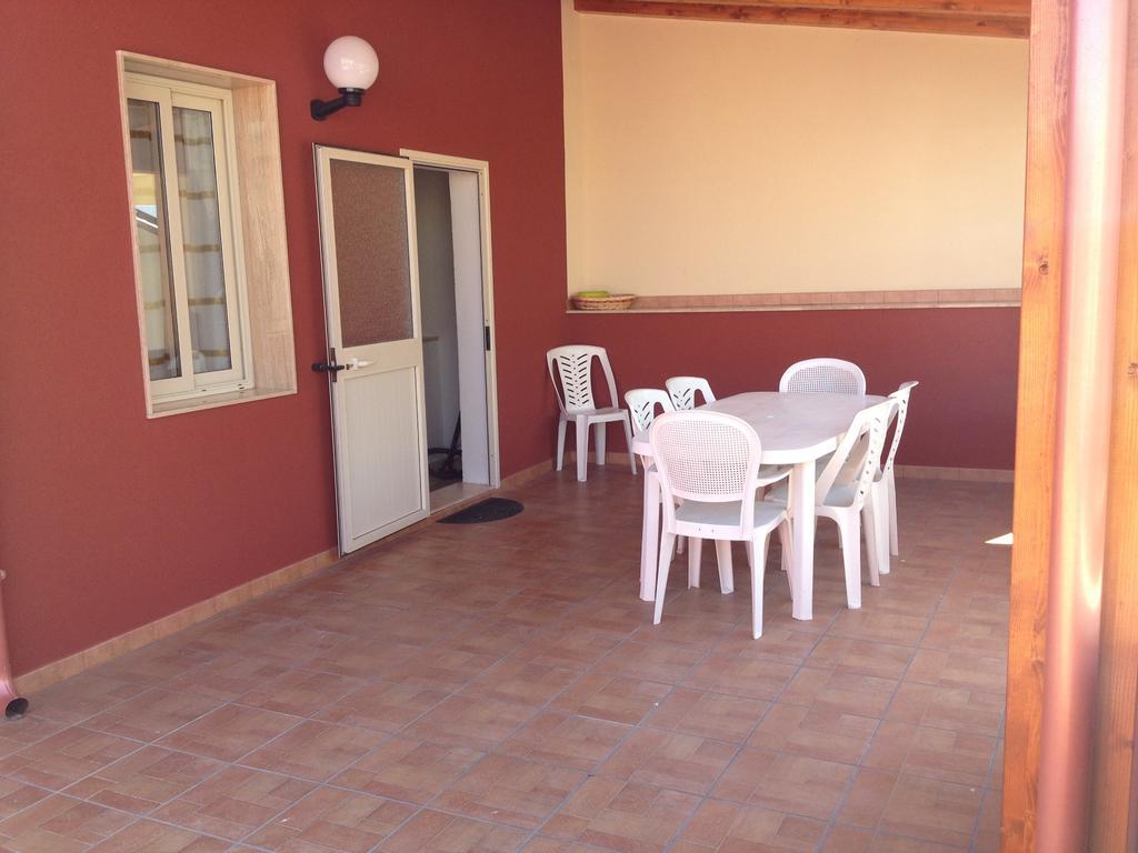 ポッツァッロ Mediterraneo Bed & Breakfast エクステリア 写真