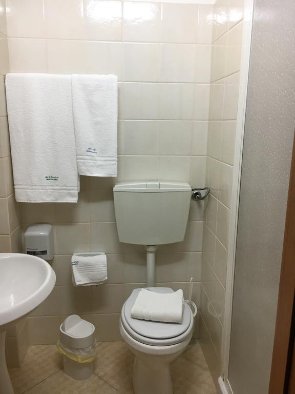ポッツァッロ Mediterraneo Bed & Breakfast エクステリア 写真
