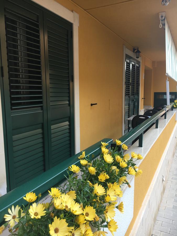 ポッツァッロ Mediterraneo Bed & Breakfast エクステリア 写真