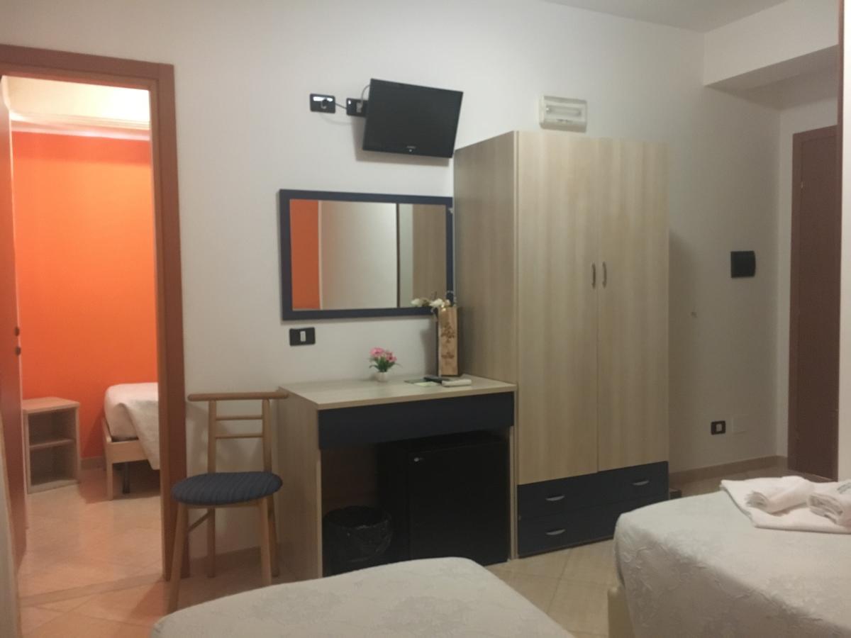 ポッツァッロ Mediterraneo Bed & Breakfast エクステリア 写真